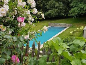 Maison rénovée avec piscine et grand jardin, à 2 km de la Vallée de lYon - FR-1-426-329