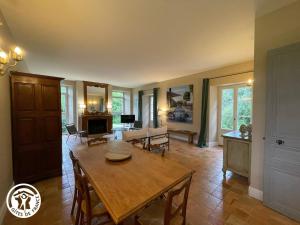 Maison rénovée avec piscine et grand jardin, à 2 km de la Vallée de lYon - FR-1-426-329