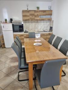 Apartments by the sea Sukosan, Zadar - 23119