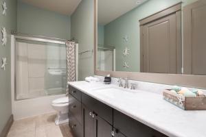 Four Cs Retreat - Lavish Home with Private Boardwalk Access to the Beach