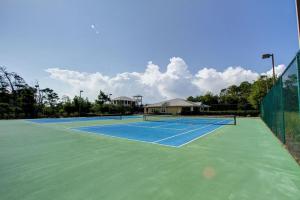 Four Cs Retreat - Lavish Home with Private Boardwalk Access to the Beach