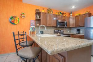 Sun Shining Stay Retreat Large Patio Spacious Ocean Front Condo