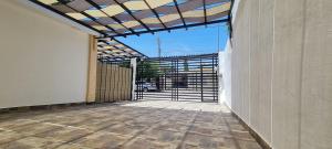 Casa cómoda y completa con 2 camas king size y 1 cama twin