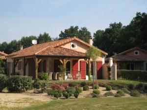 Villa in France with Garden & Barbecue