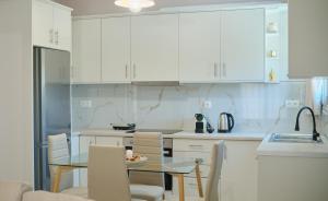 Kythira echoes stay - Lithari