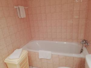 Chalets Charming Chalet with Swimming Pool in Quend : photos des chambres