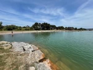 Maisons de vacances Villa in France with Private Pool & Lake View : photos des chambres