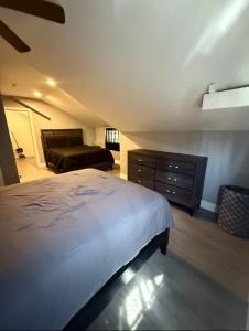 The Jazz Room - Executive Suite Downtown Riverside