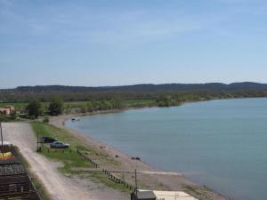 Maisons de vacances Villa in France with Lake View and Private Pool : photos des chambres