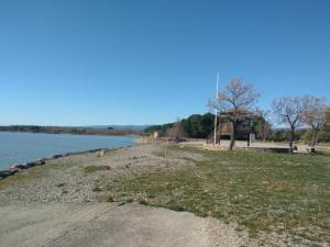 Maisons de vacances Villa in France with Lake View and Private Pool : Maison de Vacances 2 Chambres