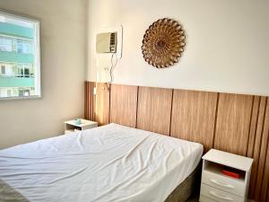 Apto Ubatuba próximo praias, piscina, AC, Wi-Fi.