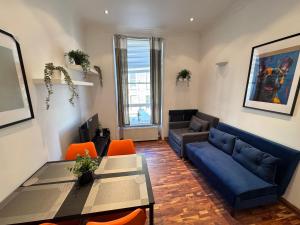 Superb affordable and very well located 3 bed flat for 6 people in Chelsea Zone 1