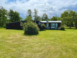 Cozy Seaside Getaway in Grankullavik