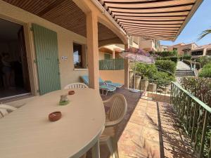 Appartements Appartement T2 pour 4 pers, piscine et parking a Cavalaire - FR-1-226B-243 : photos des chambres