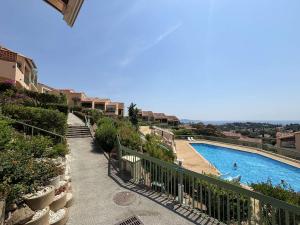 Appartements Appartement T2 pour 4 pers, piscine et parking a Cavalaire - FR-1-226B-243 : photos des chambres
