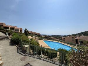 Appartements Appartement T2 pour 4 pers, piscine et parking a Cavalaire - FR-1-226B-243 : photos des chambres