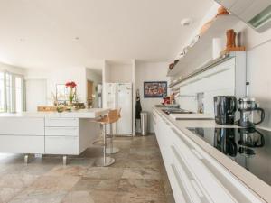 Maison familiale calme avec piscine sécurisée - FR-1-835-32