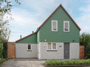 Holiday Home in Quiet Park with Garden