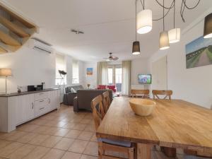 Holiday Home in Quiet Park with Garden