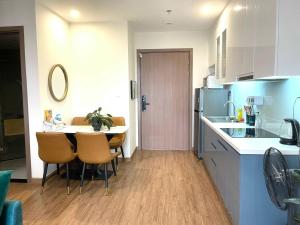 Highend 2 Bedroom Apartment With Pools, Gyms And Tennis Courts In City Centre