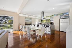 Spacious 3-Bed Apartment Near Dromana Beach