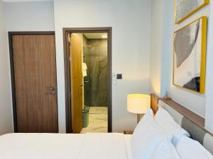 Luxury One-Bedroom Suite at Astra Sky River Infinity Pool, Work-Friendly, Near Old Town