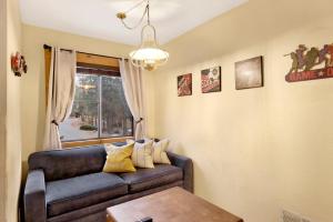 Inn Between Pines#1411