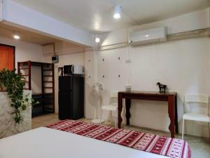 Lumphini 3 Teakwood red at Steamy Location