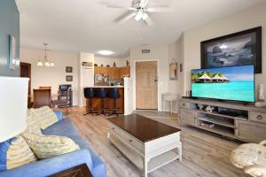 SDV309 - Chiller Whale: 1 Block to Beach