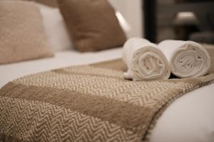 CoCo 2-BR Apt in the heart of Burwood with free parking