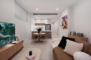 CoCo 2-BR Apt in the heart of Burwood with free parking