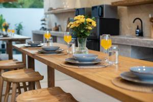 Gorgeous 6 beds, 14 pax in the heart of Seminyak