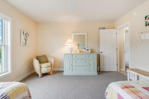 Rodney Avenue 8B