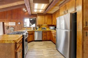 Lakeview fishing house #121