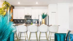 4BR Tropical Storey Lake Townhome Private Pool