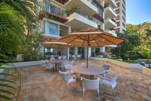 Beautiful & Serene Condo beach access