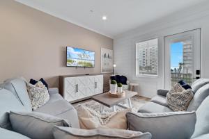 New Listing! Luxury Home, Sleeps 10 w Shared Pool