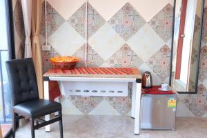 SKY 18 - 99 feet in the sky