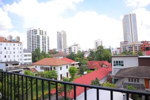 SKY 18 - 99 feet in the sky