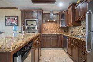 Must-see Bright Ocean View Condo