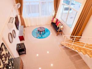 Crane nest 14 loft with views over Sathorn