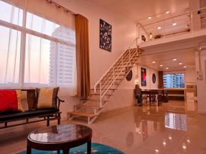 Crane nest 14 loft with views over Sathorn