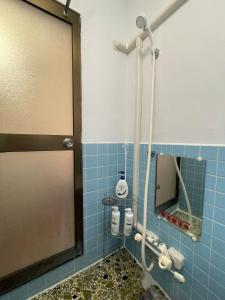 Guest House Yachi-So 下田民泊 ビーチまで徒歩13分 近くにスーパー レストラン 100均 ソウルバー 13 minutes walk to the beach! Nearby 7-11 Supermarkets, various Restaurants, 100 yen shops, and Exciting Bar!