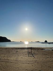 Guest House Yachi-So 下田民泊 ビーチまで徒歩13分 近くにスーパー レストラン 100均 ソウルバー 13 minutes walk to the beach! Nearby 7-11 Supermarkets, various Restaurants, 100 yen shops, and Exciting Bar!