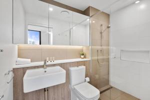 Stunning City & River Views Rooftop Pool Gym