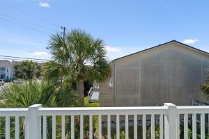 140 Feet To White Sandy Beaches! Newly Renovated! Pool! Grill!
