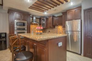 Scenic & Spacious Adorable Ocean Front Condo