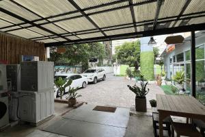 Orchid Hostel Near Bumrungrad hospital and Nana Market