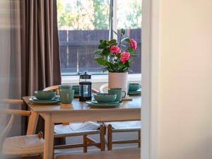 The Bay Breeze Retreat - Two Mile Bay Stay