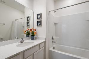 Spacious Family Re15BR Home Pool Spa Game Rm